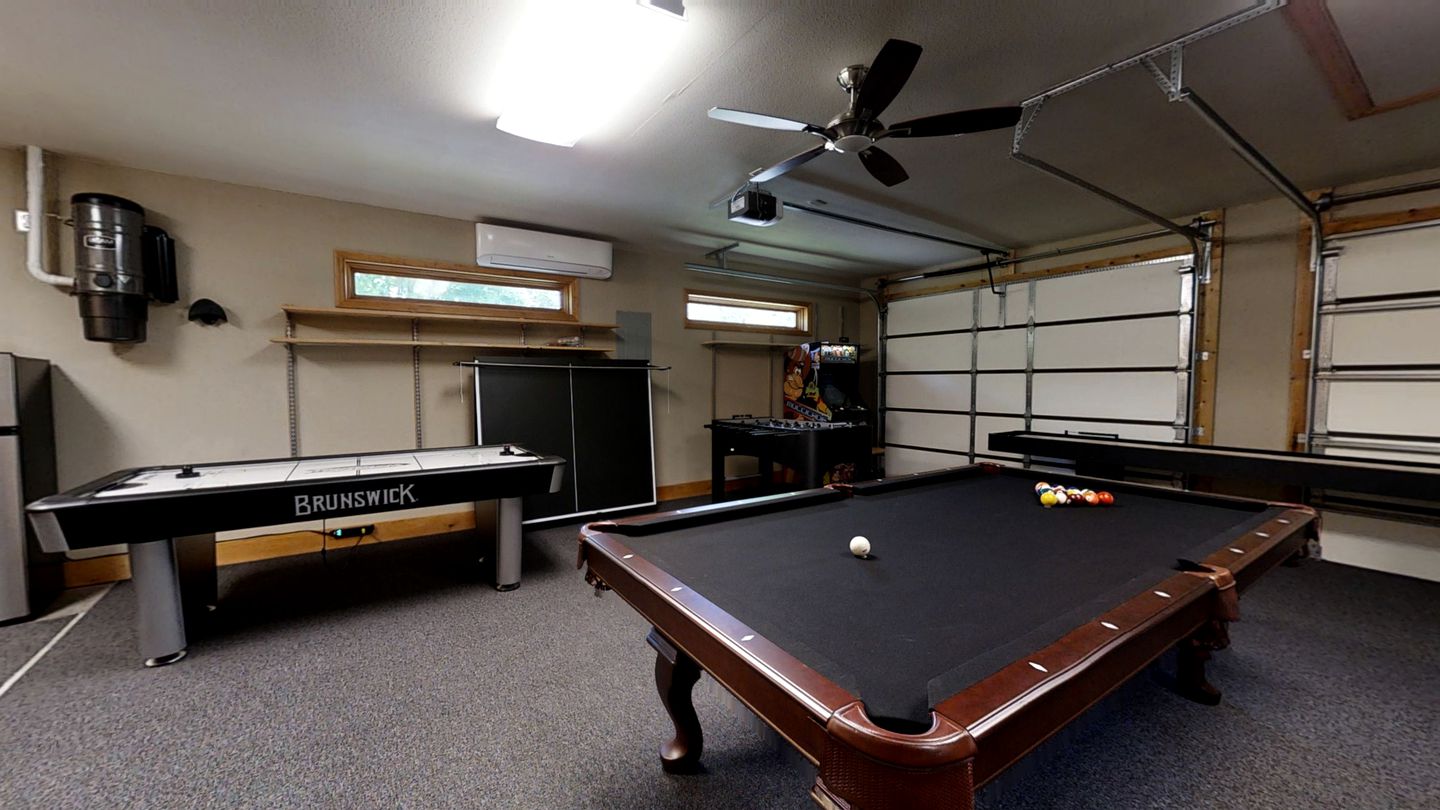 Spacious Cabin in Sevierville, with Hot Tub and Games Room for a Relaxing Getaway in the Mountains