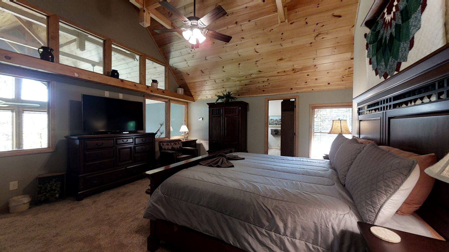 Spacious Cabin in Sevierville, with Hot Tub and Games Room for a Relaxing Getaway in the Mountains