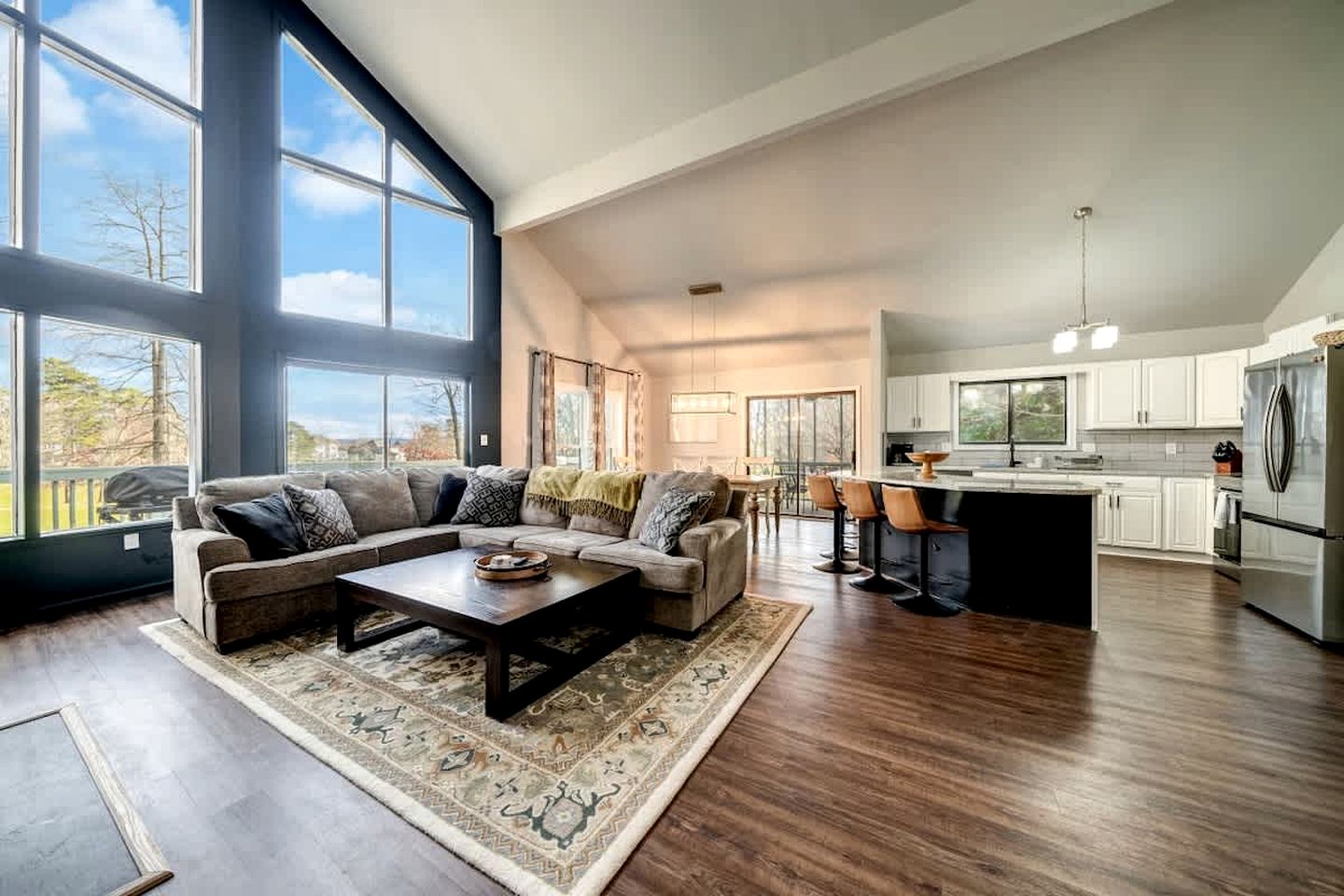 Spacious Cabin with Hot Tub, Arcade Room, and Fire Pit, Perfect for a Family Holiday in West Virginia