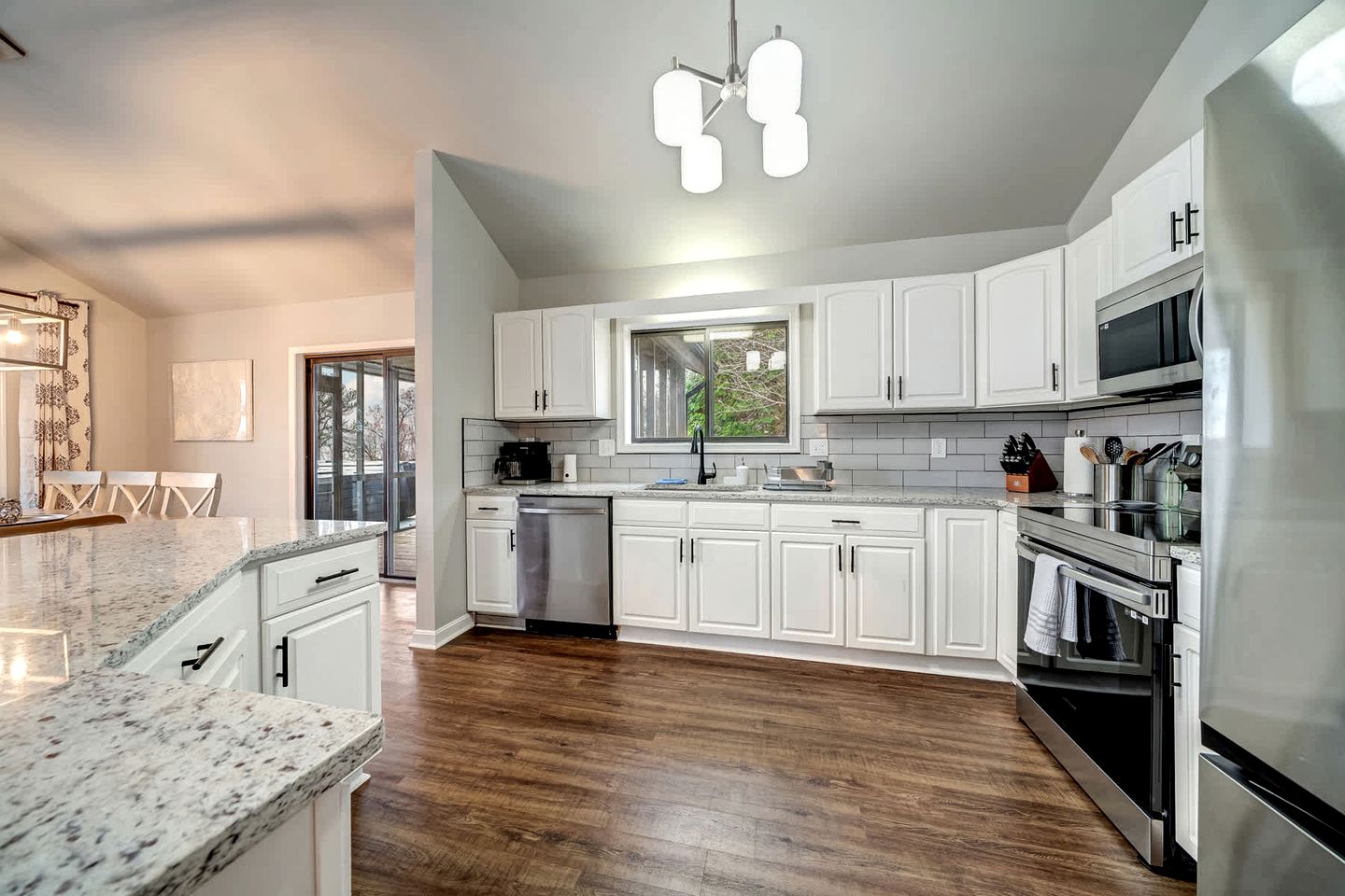 Spacious Cabin with Hot Tub, Arcade Room, and Fire Pit, Perfect for a Family Holiday in West Virginia