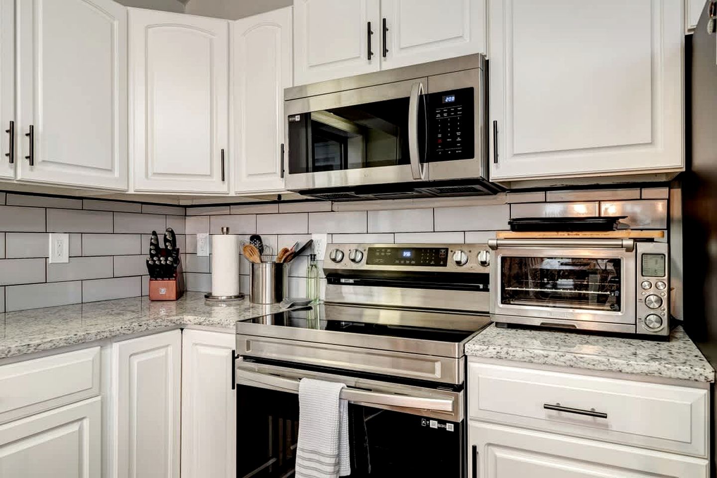 Spacious Cabin with Hot Tub, Arcade Room, and Fire Pit, Perfect for a Family Holiday in West Virginia