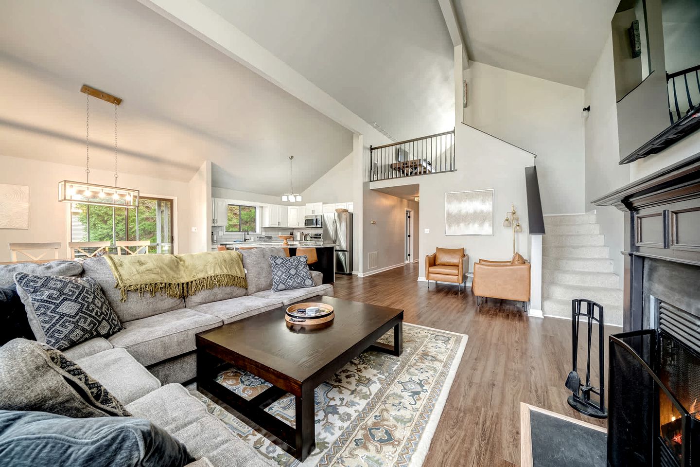Spacious Cabin with Hot Tub, Arcade Room, and Fire Pit, Perfect for a Family Holiday in West Virginia