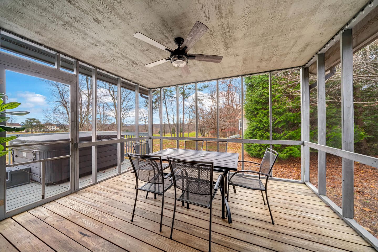 Spacious Cabin with Hot Tub, Arcade Room, and Fire Pit, Perfect for a Family Holiday in West Virginia