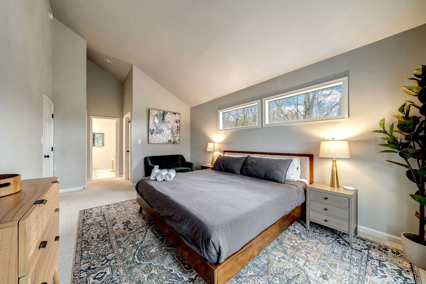 Spacious Cabin with Hot Tub, Arcade Room, and Fire Pit, Perfect for a Family Holiday in West Virginia