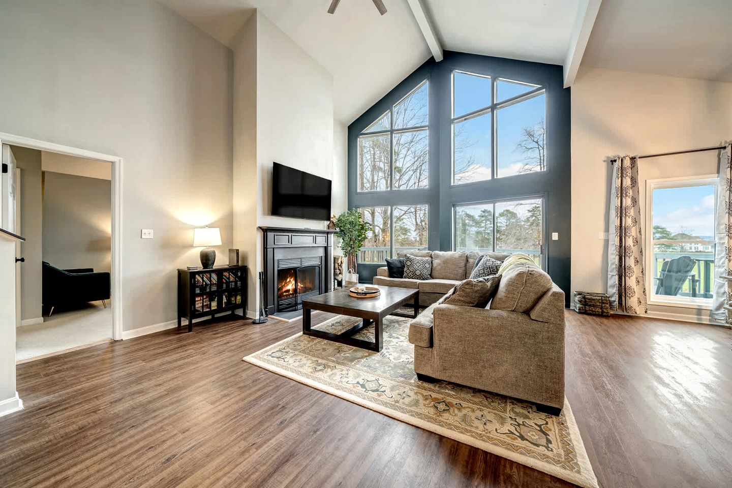 Spacious Cabin with Hot Tub, Arcade Room, and Fire Pit, Perfect for a Family Holiday in West Virginia