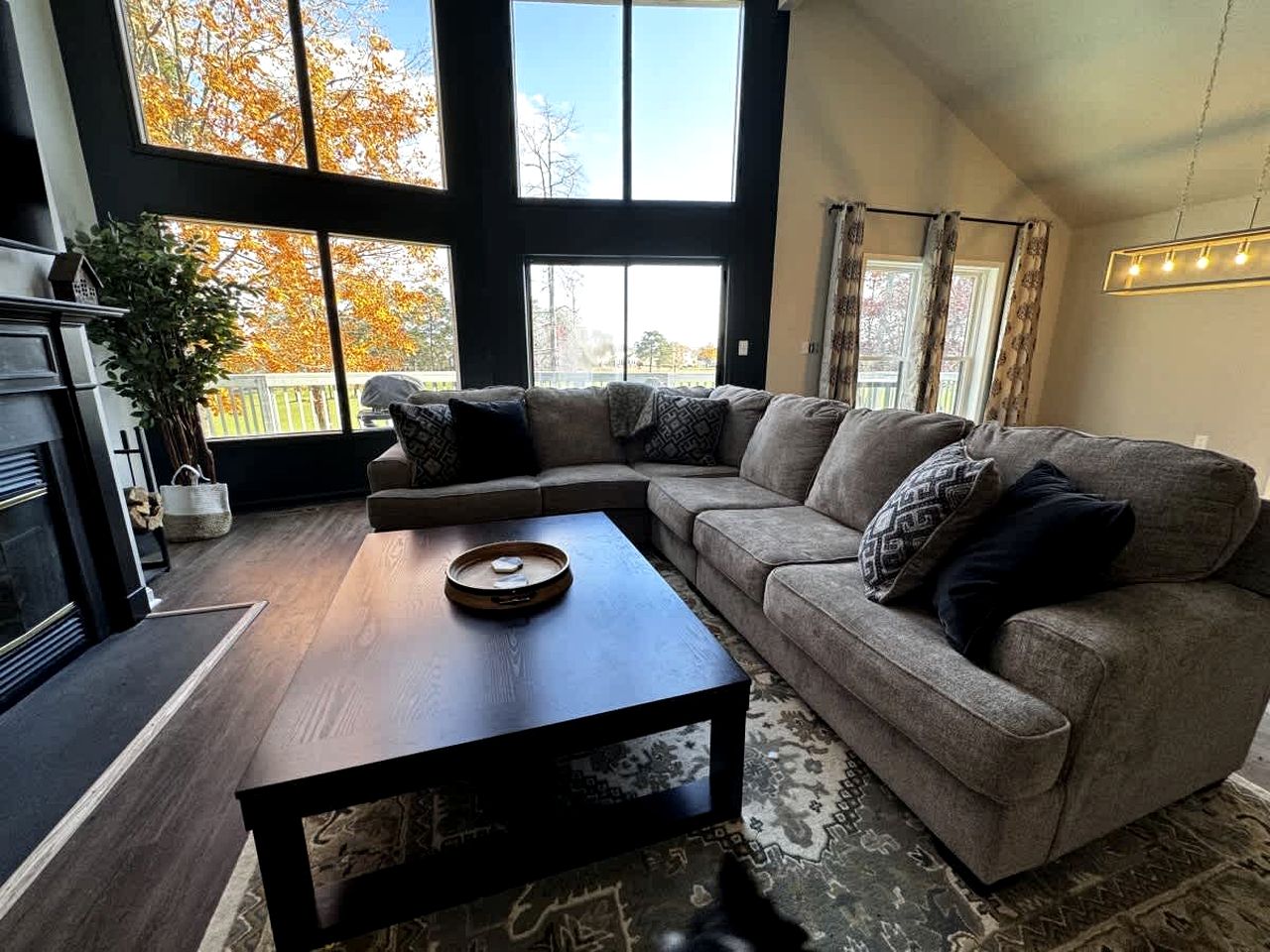 Spacious Cabin with Hot Tub, Arcade Room, and Fire Pit, Perfect for a Family Holiday in West Virginia