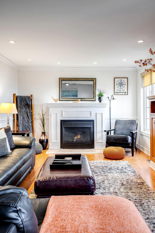 Picturesque Oceanfront Cottage with Hot-tub in Leamington, Ontario