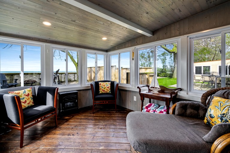 Cottages (Canada, Leamington, Ontario)