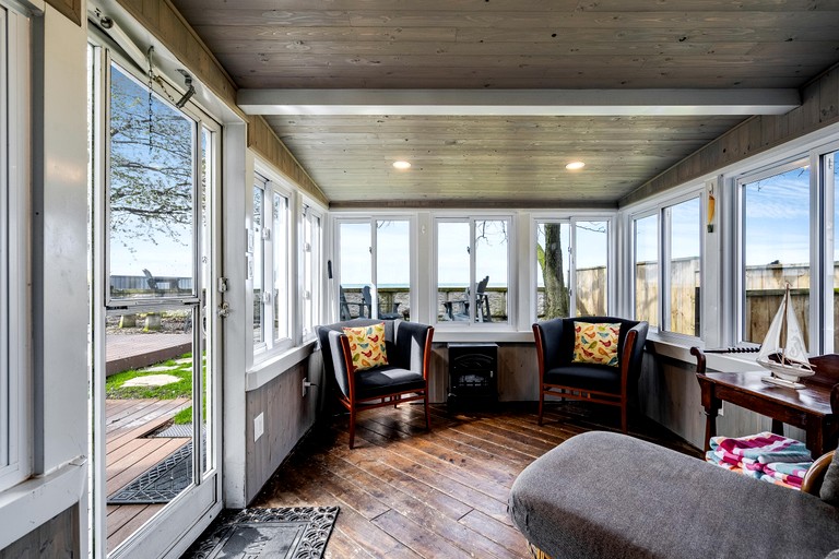 Cottages (Canada, Leamington, Ontario)