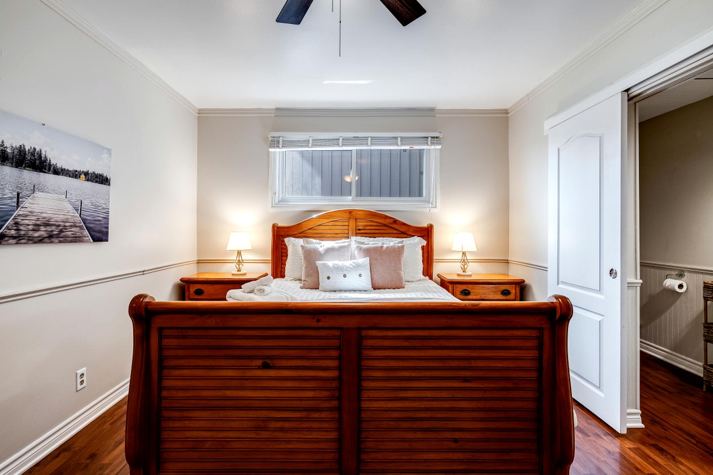 Picturesque Oceanfront Cottage with Hot-tub in Leamington, Ontario