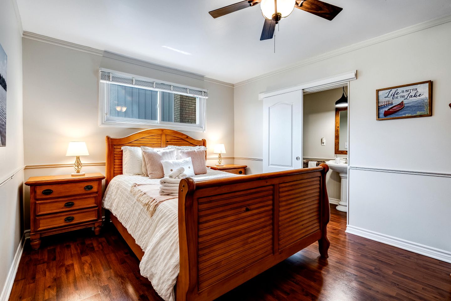 Picturesque Oceanfront Cottage with Hot-tub in Leamington, Ontario