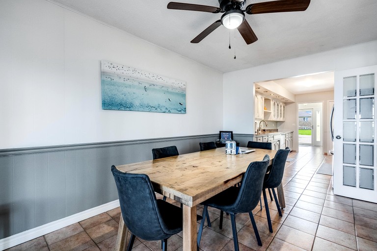 Cottages (Canada, Leamington, Ontario)