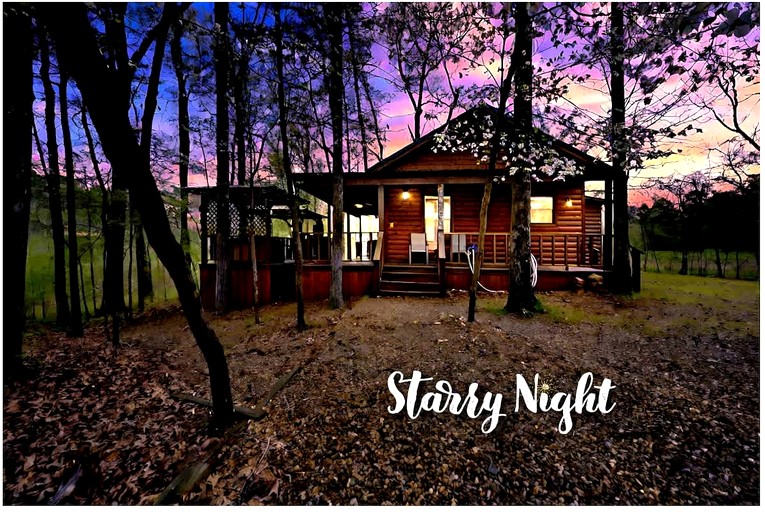 Romantic Luxury Cabin with Hot Tub, King Suite & Fire Pit Near Broken Bow Lake, Hochatown, Broken Bow, Oklahoma