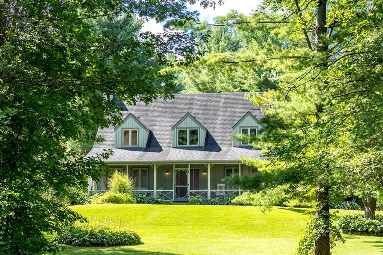 Secluded Riverfront Farmhouse with Pool, Hot Tub & Firepit in Ontario, Canada