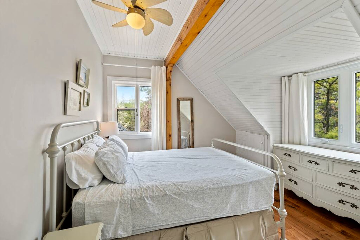 Secluded Riverfront Farmhouse with Pool, Hot Tub & Firepit in Ontario, Canada