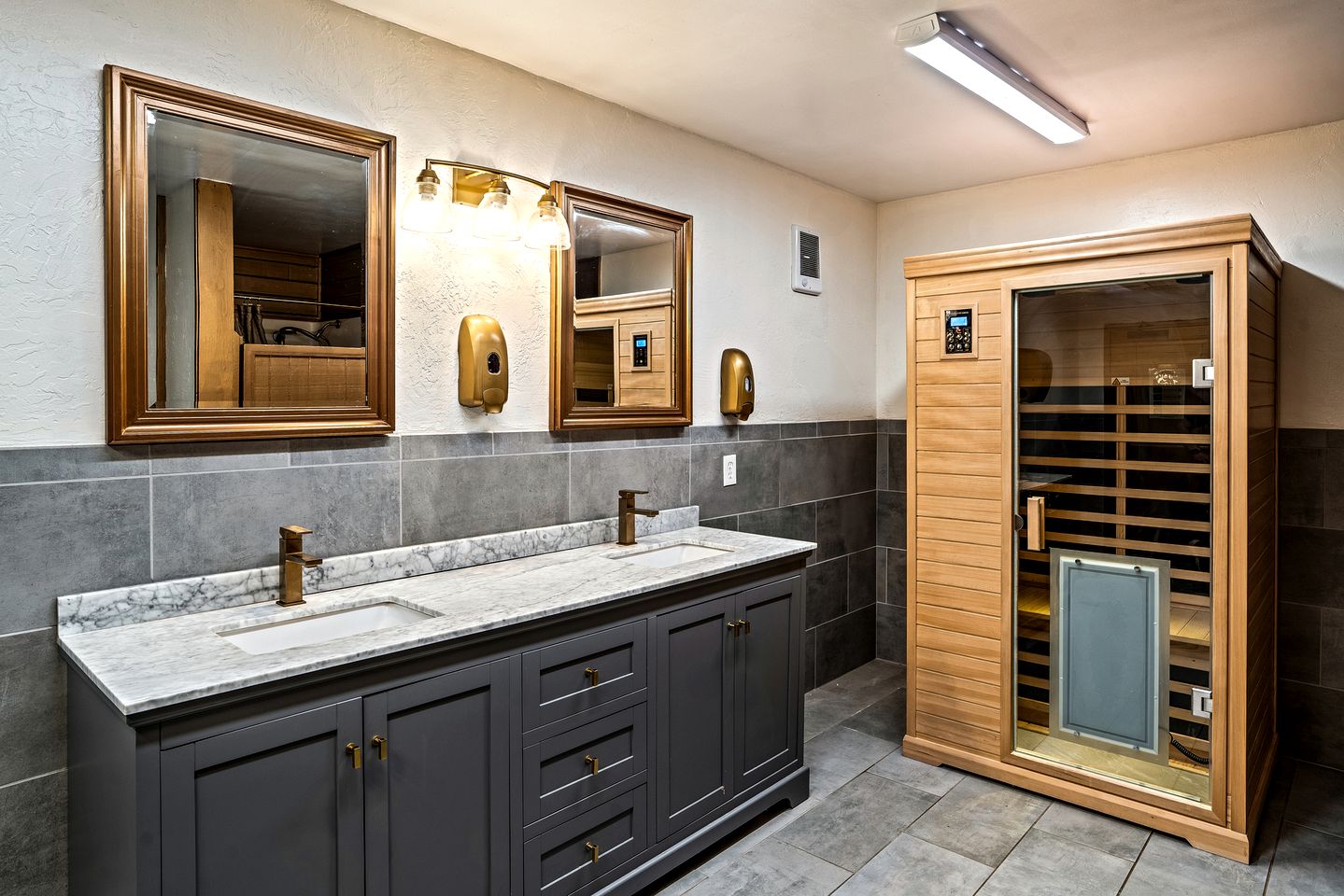 Modern Unique Space Cabin at an Incredible Glamping and RV Park with Fantastic Amenities in Ranchos de Taos, New Mexico