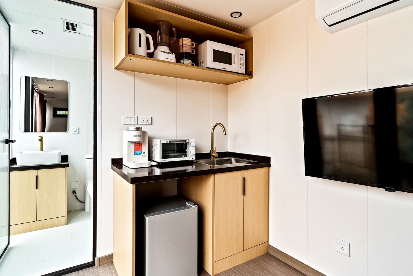 Modern Unique Space Cabin at an Incredible Glamping and RV Park with Fantastic Amenities in Ranchos de Taos, New Mexico