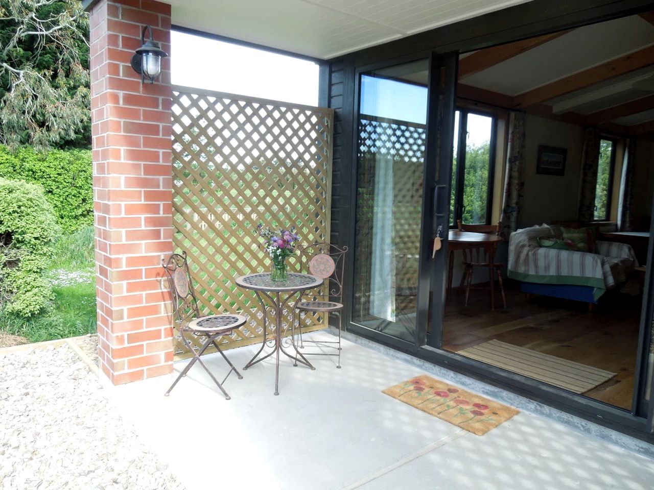 Cozy Bed and Breakfast Accommodation with a Garden in Lincoln, New Zealand