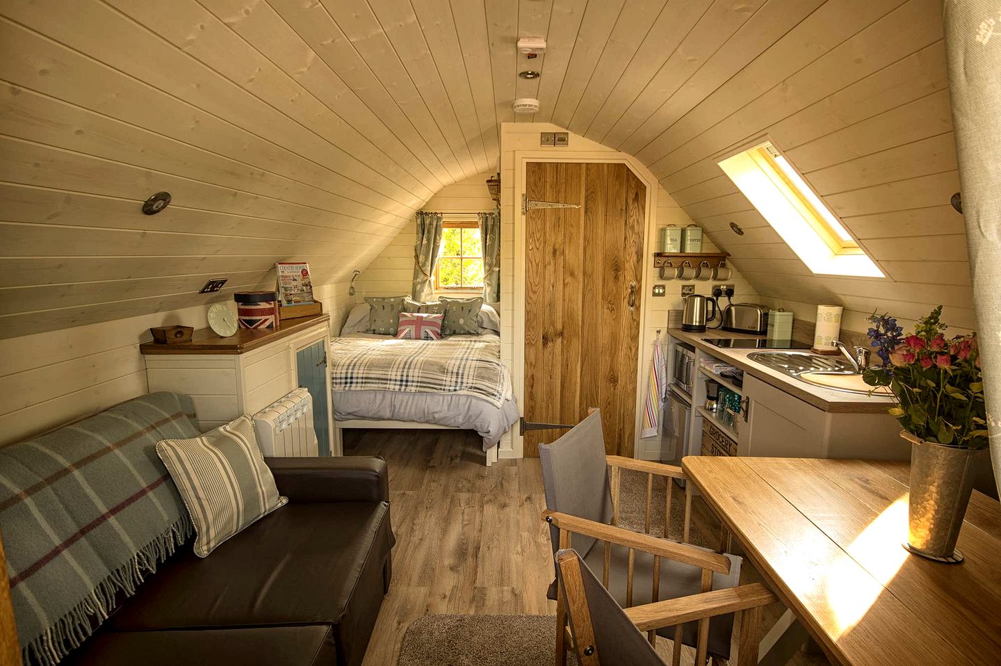 Peaceful Glamping Pod Hideaway for Restful Nature Breaks in England, United Kingdom