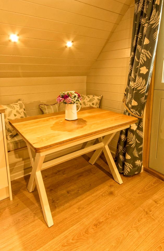 Peaceful Glamping Pod Hideaway for Restful Nature Breaks in England, United Kingdom