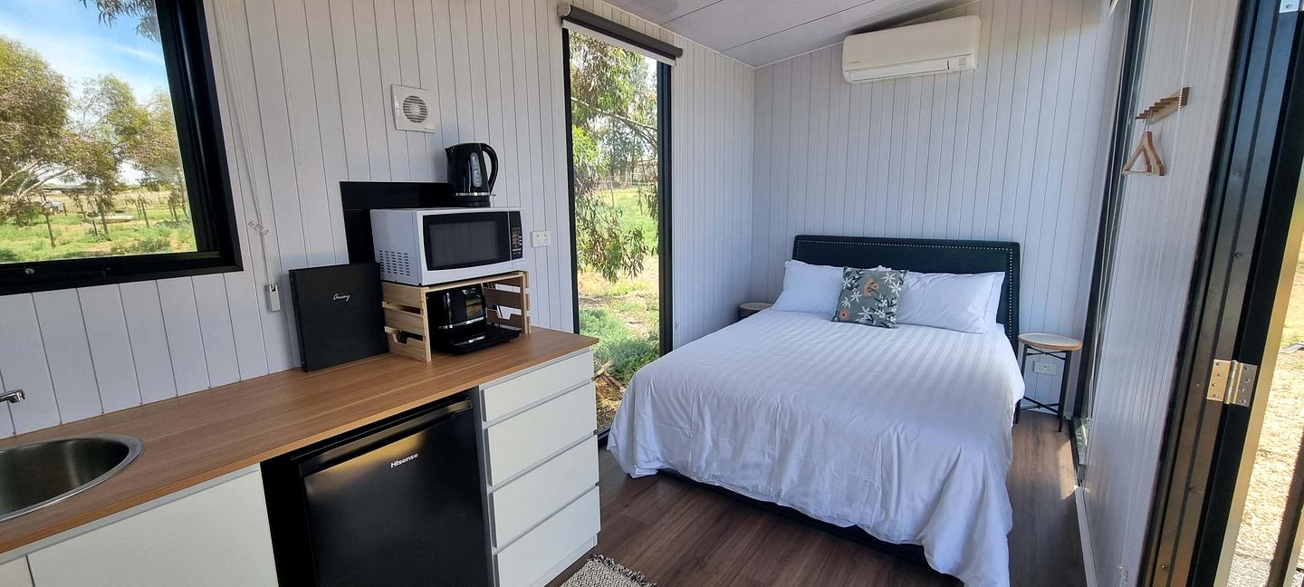 Charming Tiny House with Fire Pit in Victoria