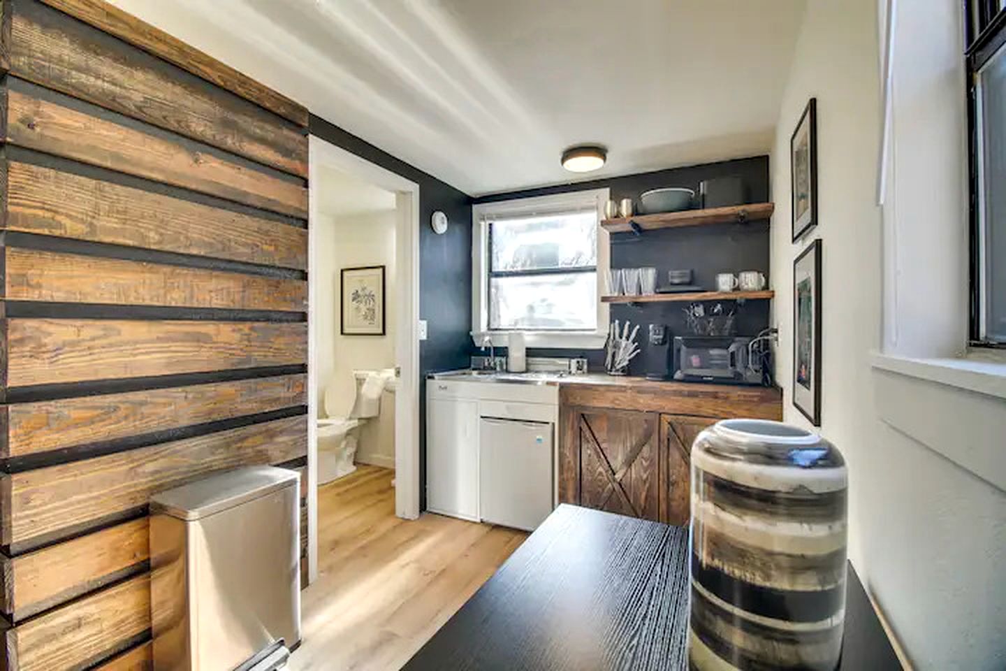 Tranquil Ozarks Studio Retreat with Woodland Views, Near Fishing, Hiking & Gentry, AR