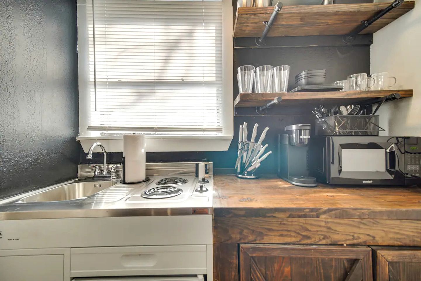 Tranquil Ozarks Studio Retreat with Woodland Views, Near Fishing, Hiking & Gentry, AR