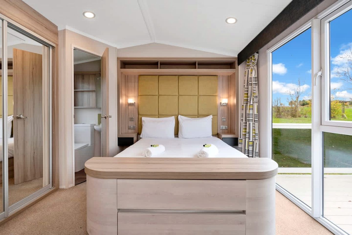 Relaxing Coastal Lodge Escape with Swimming Pool, Activities & Family-Friendly Comfort in Scotland, United Kingdom