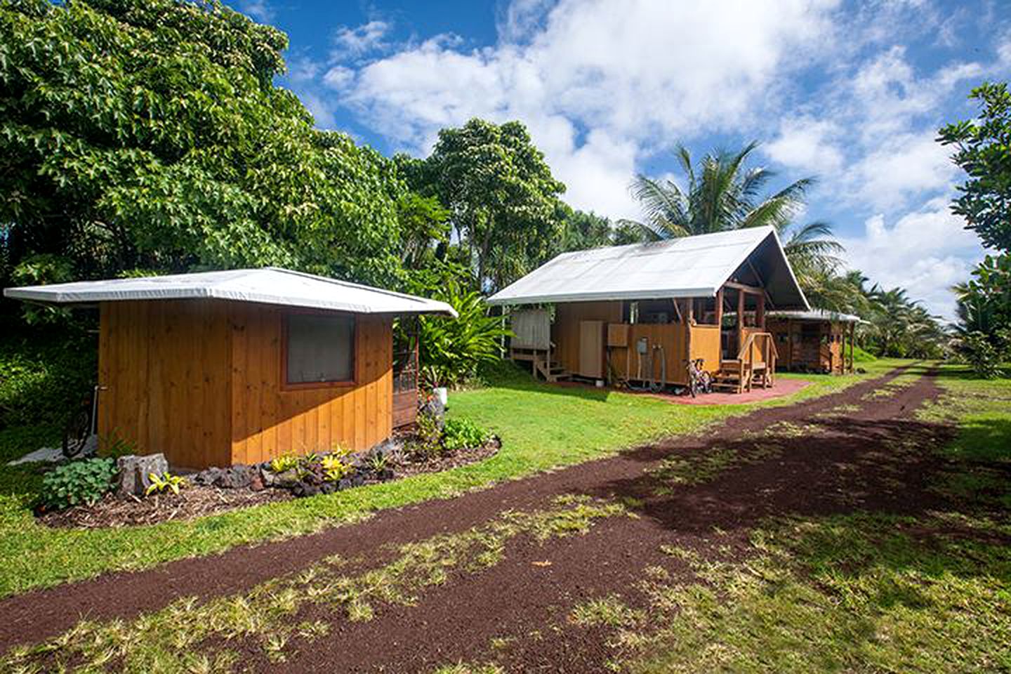 Intimate Retreat Cabin with Lush Surroundings in Pahoa on Hawaii's Big Island