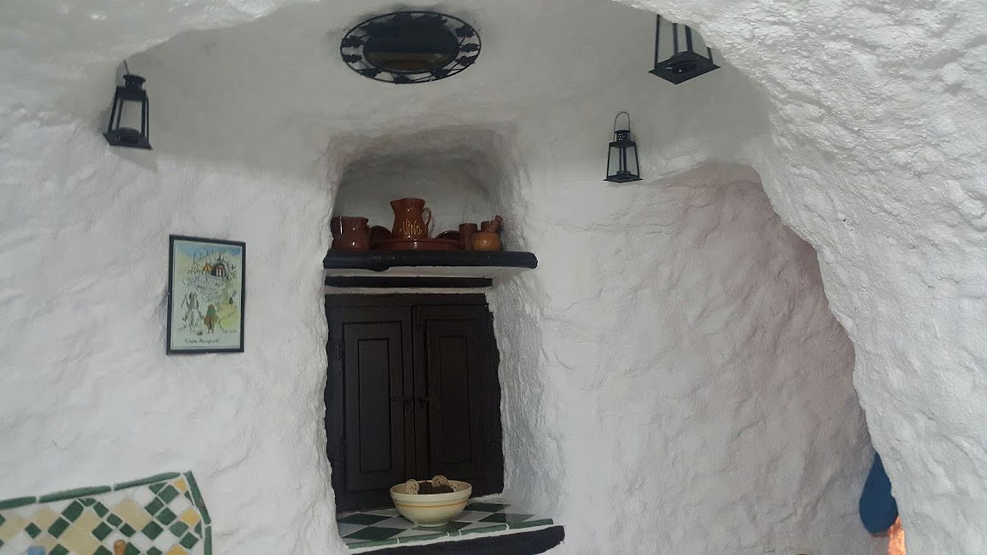 Beautifully Refurbished Cave Rentals with Shared Pool in Castillejar, Granada, Spain