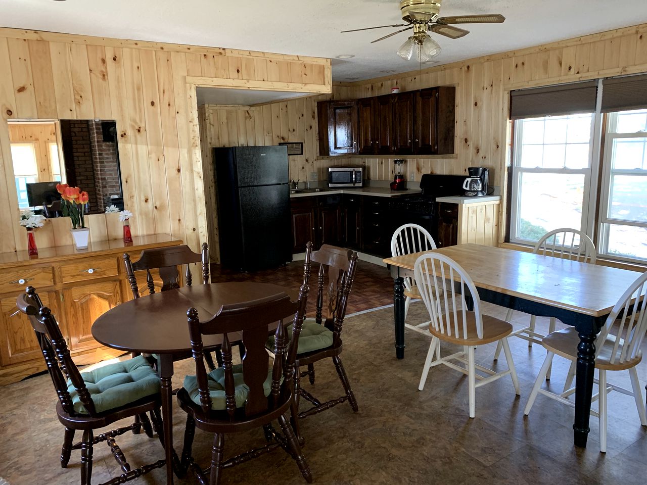 Family-Friendly Waterfront Vacation Rental with Wi-Fi near Saratoga