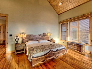 Beautiful, Luxury Cabin with Out-Door Hot Tub near Lake Burton in Northern Georgia - Photo 3