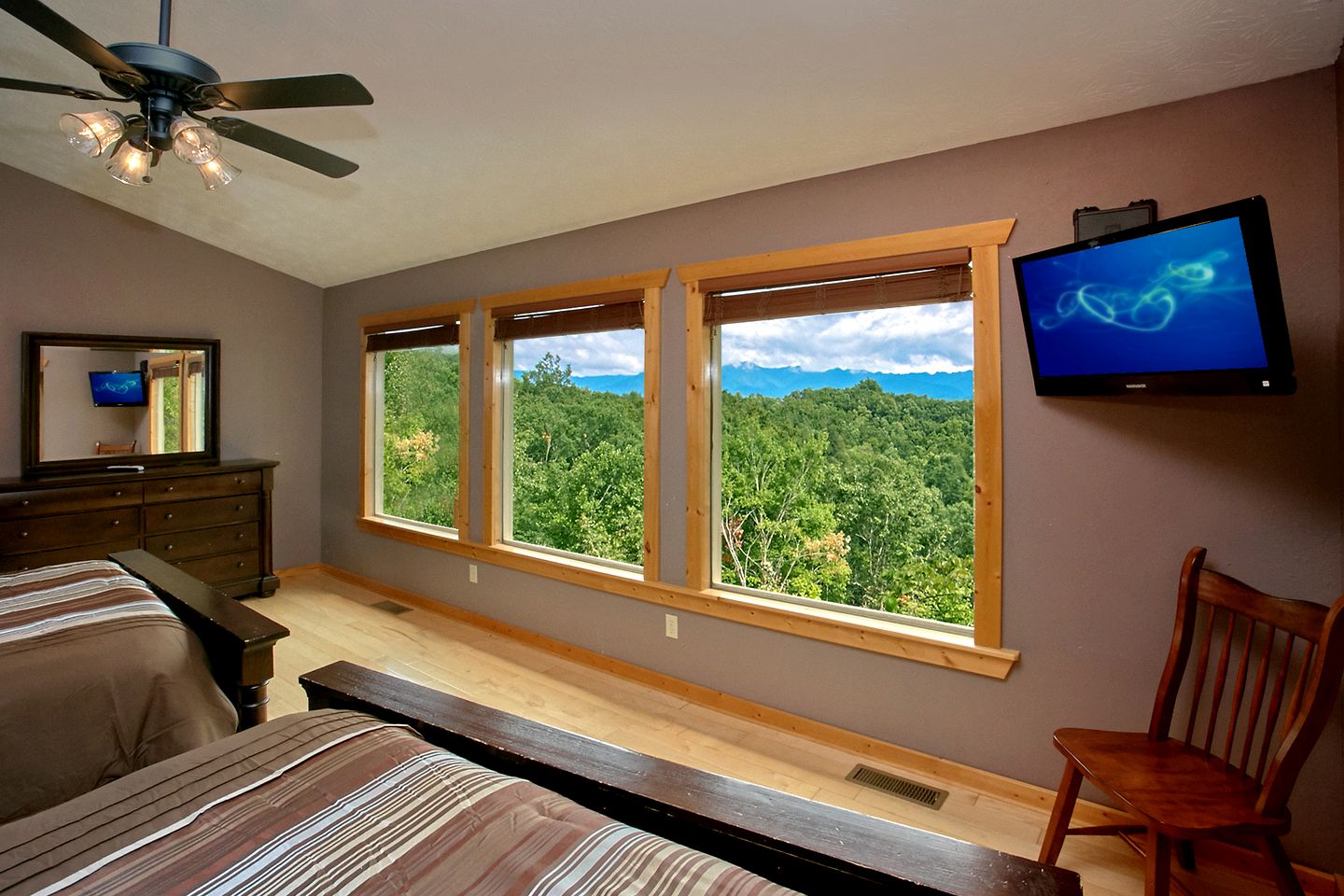 Gorgeous Gatlinburg Cabin Rental for a Vacation near the Great Smokies, Tennessee