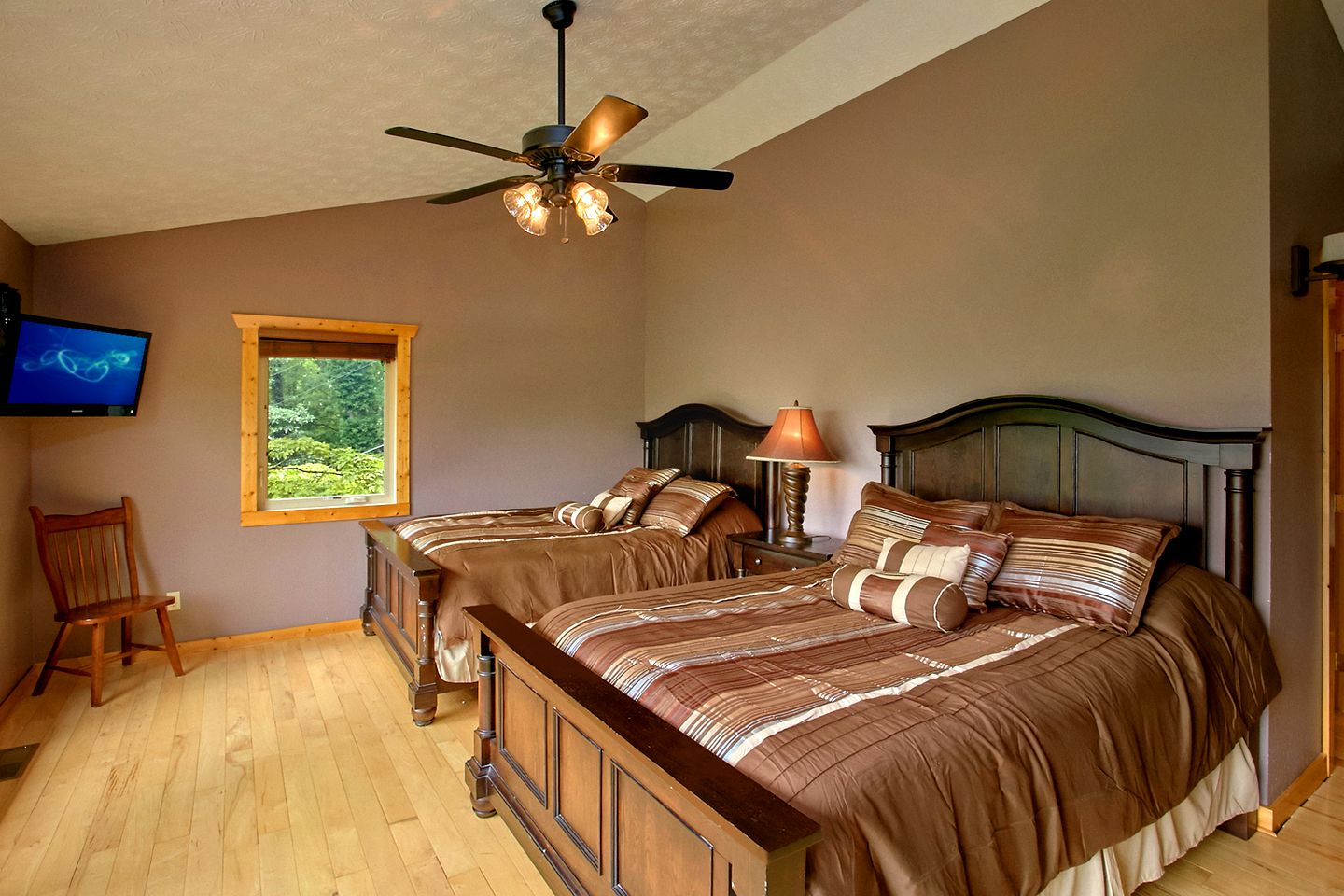 Gorgeous Gatlinburg Cabin Rental for a Vacation near the Great Smokies, Tennessee