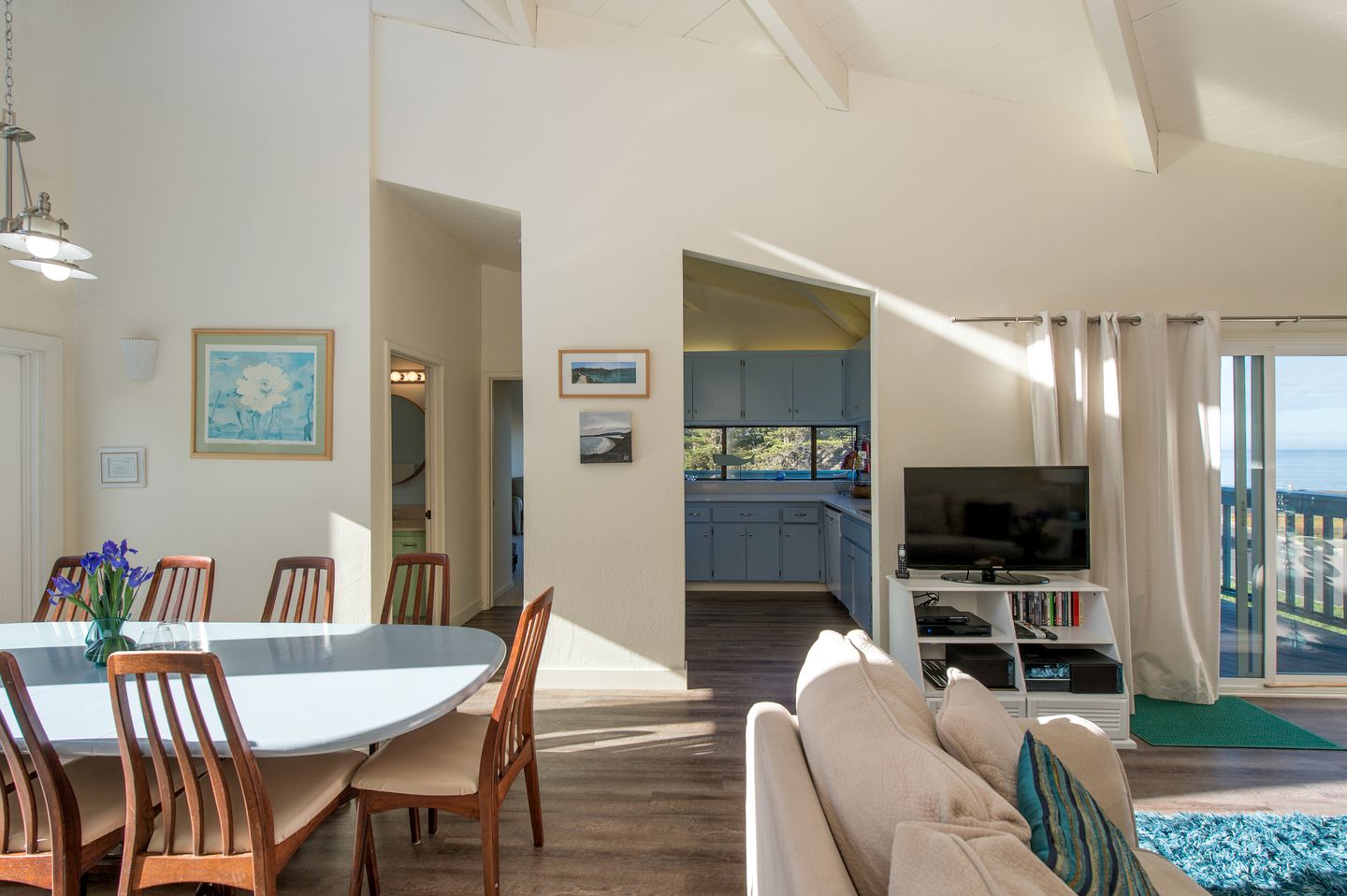 Family-Friendly Beach House Rental with Hot Tub Perfect for Glamping in Northern California