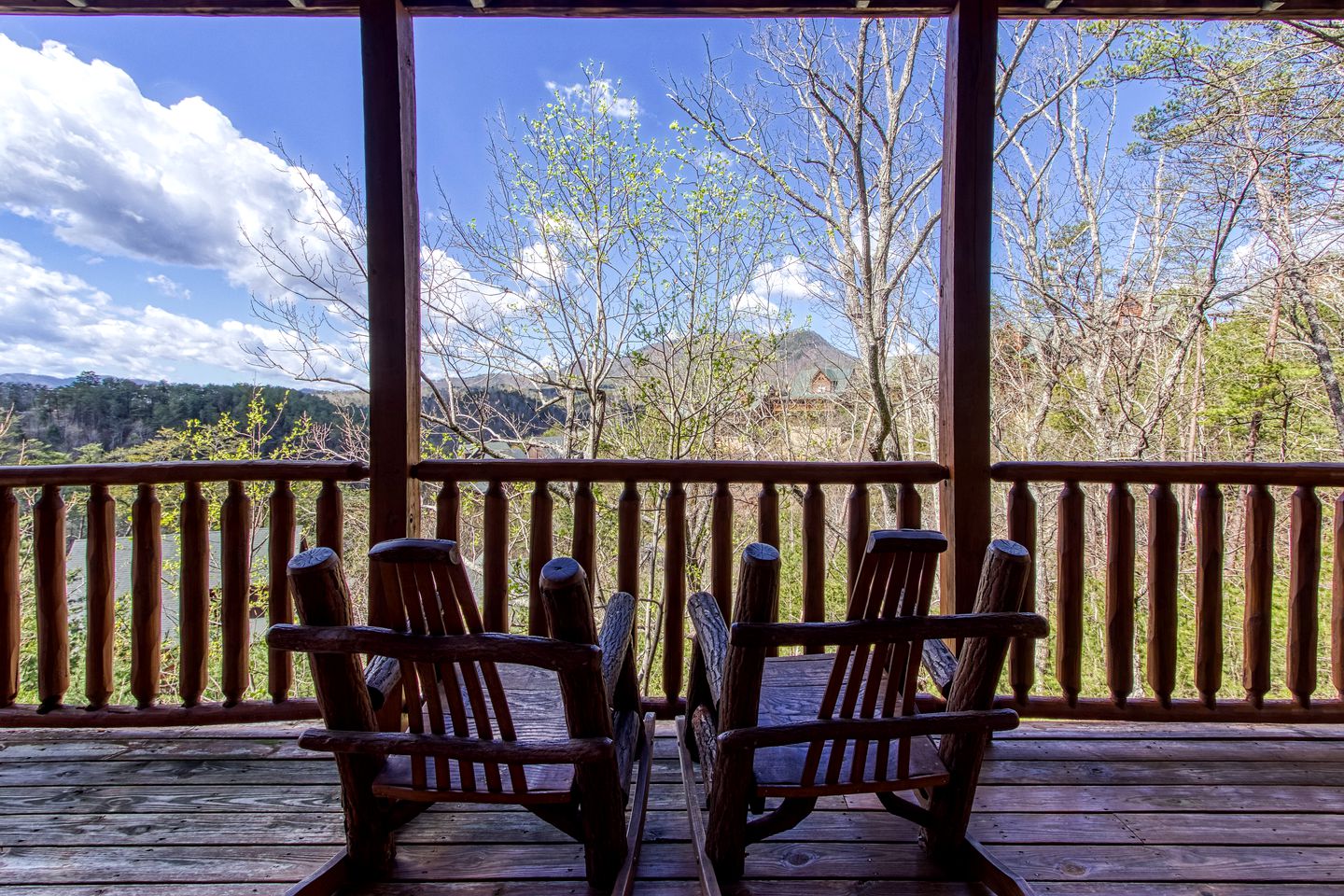 Pigeon Forge Log Cabin, for Family Glamping near Dollywood