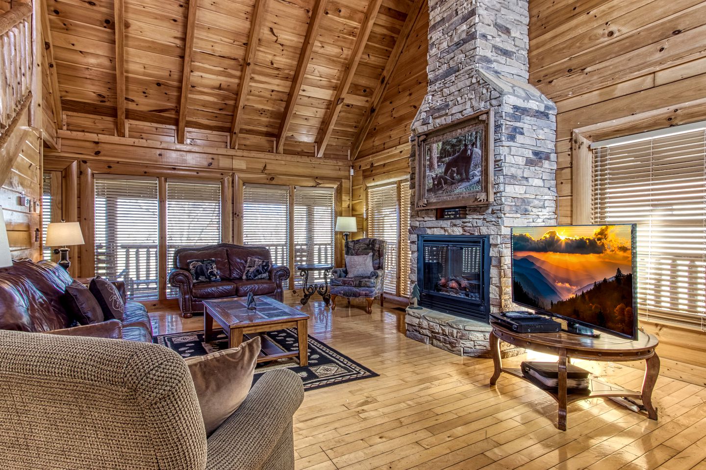 Pigeon Forge Log Cabin, for Family Glamping near Dollywood