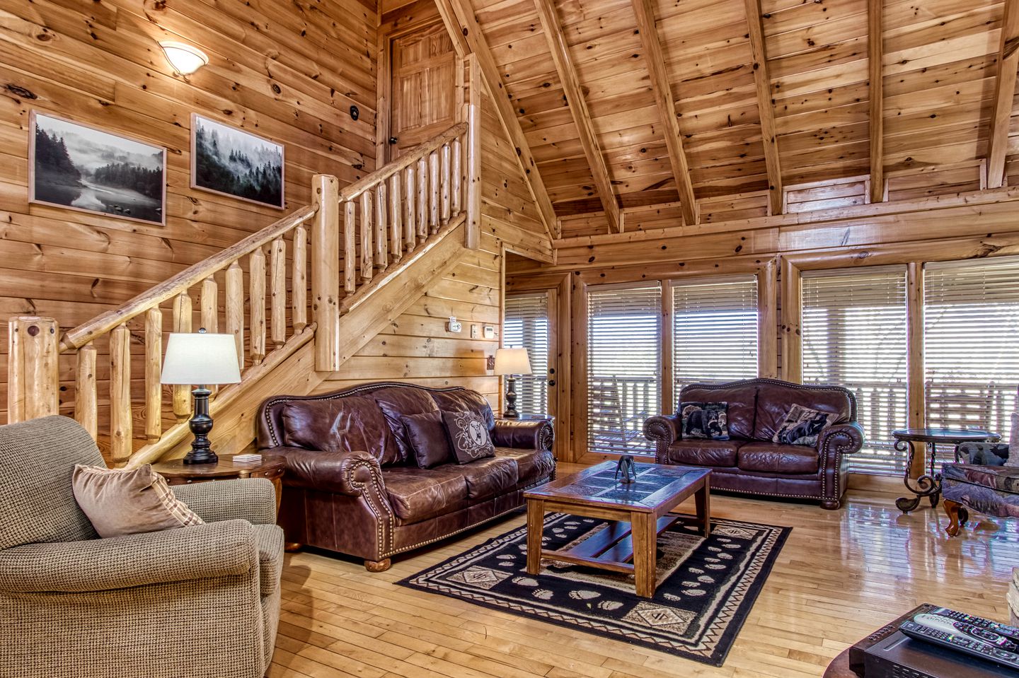 Pigeon Forge Log Cabin, for Family Glamping near Dollywood