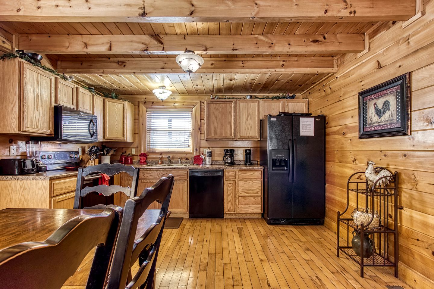 Pigeon Forge Log Cabin, for Family Glamping near Dollywood