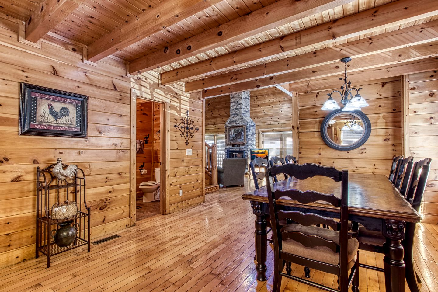 Pigeon Forge Log Cabin, for Family Glamping near Dollywood