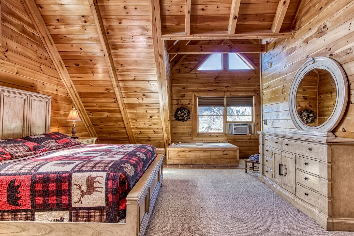 Pigeon Forge Log Cabin, for Family Glamping near Dollywood