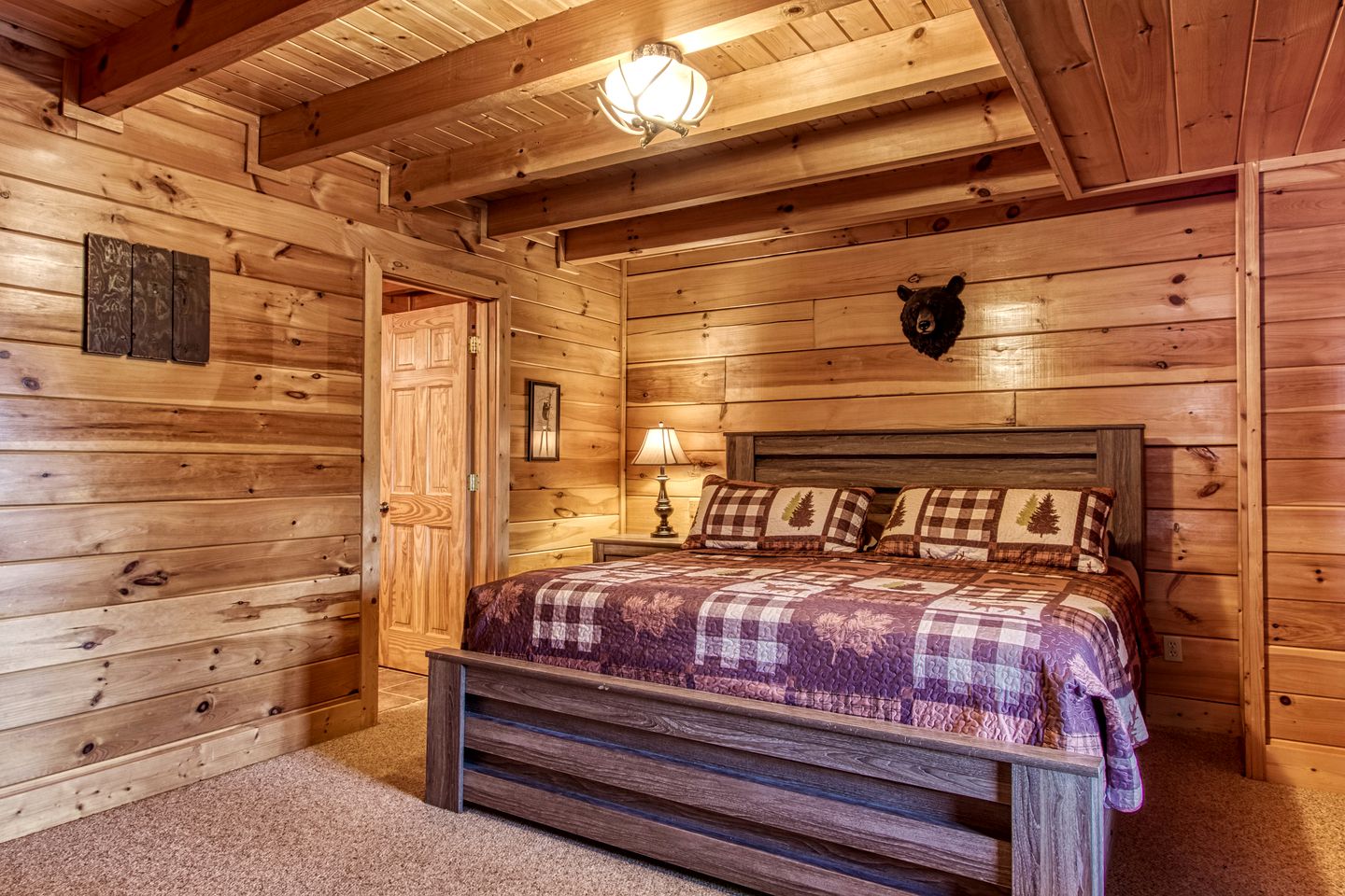 Pigeon Forge Log Cabin, for Family Glamping near Dollywood