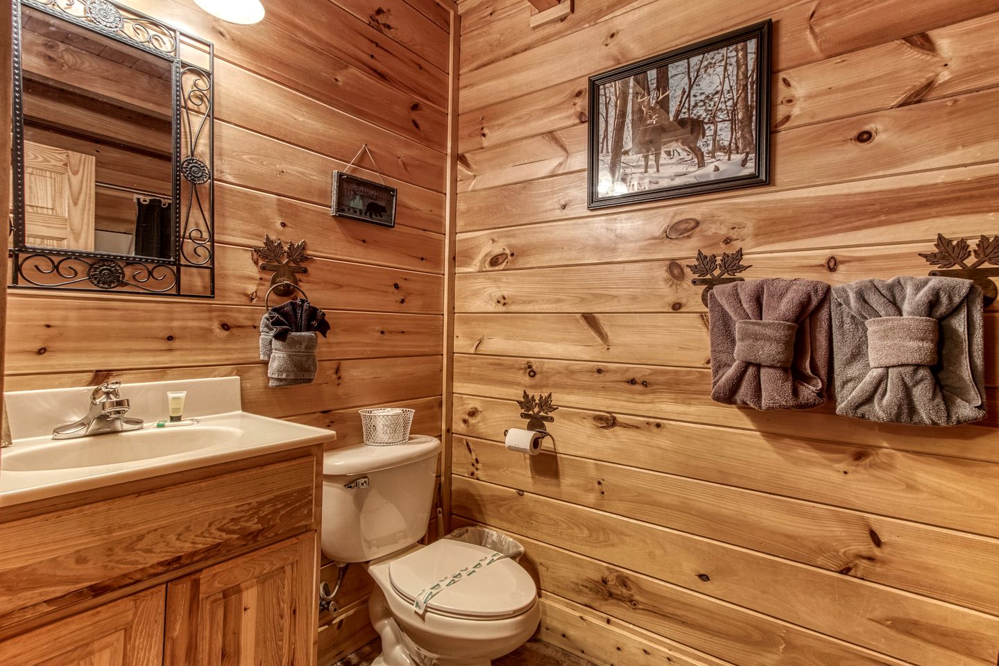 Pigeon Forge Log Cabin, for Family Glamping near Dollywood
