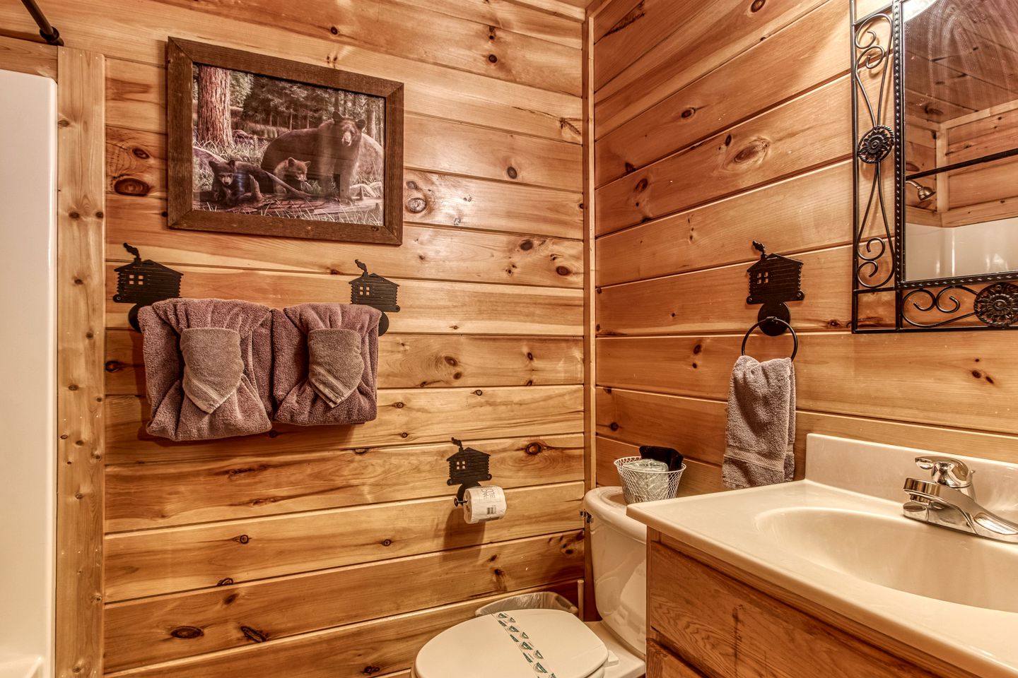 Pigeon Forge Log Cabin, for Family Glamping near Dollywood
