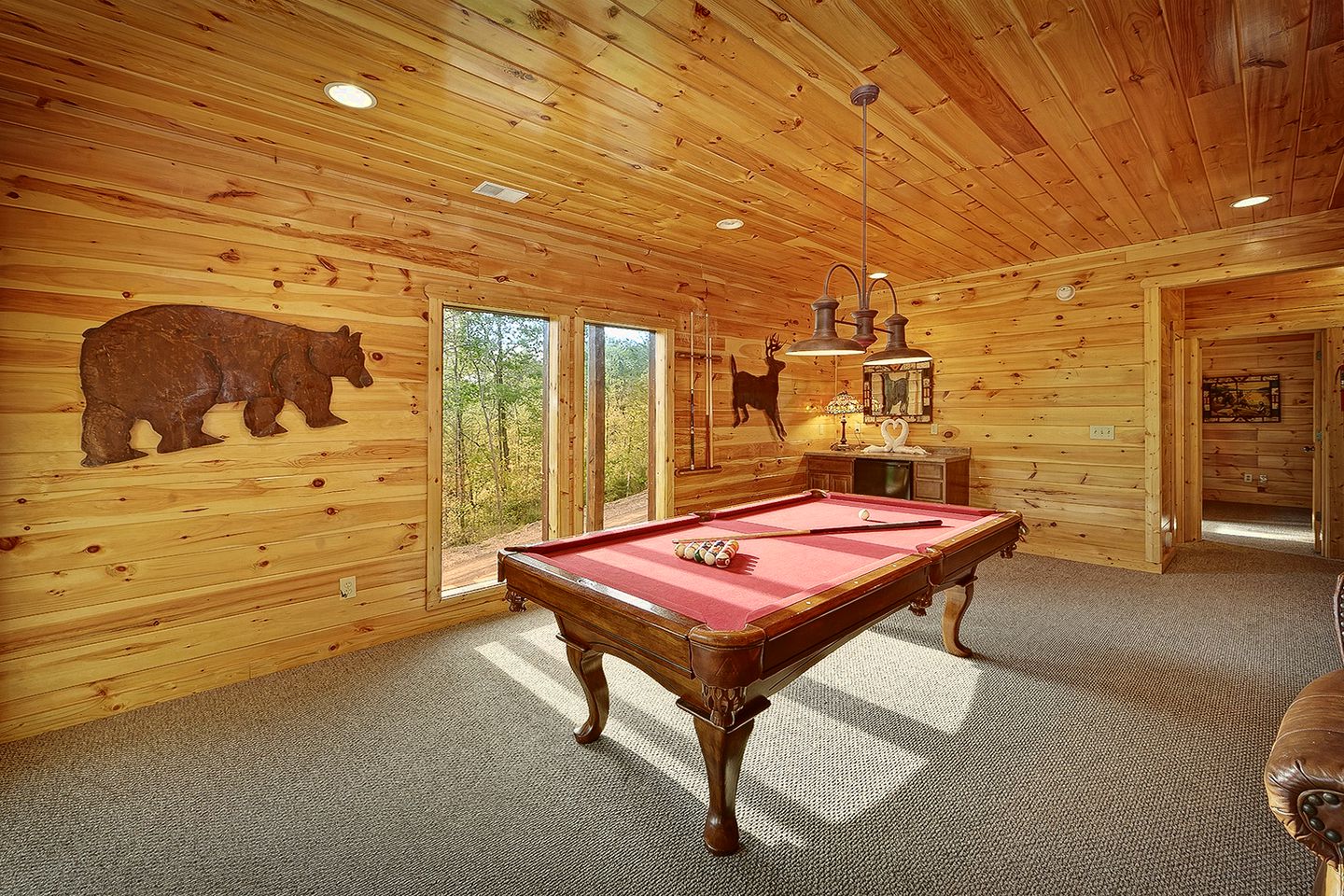 Amazing Cabin Rental with a Home Cinema for a Family Getaway near the Great Smokies, TN