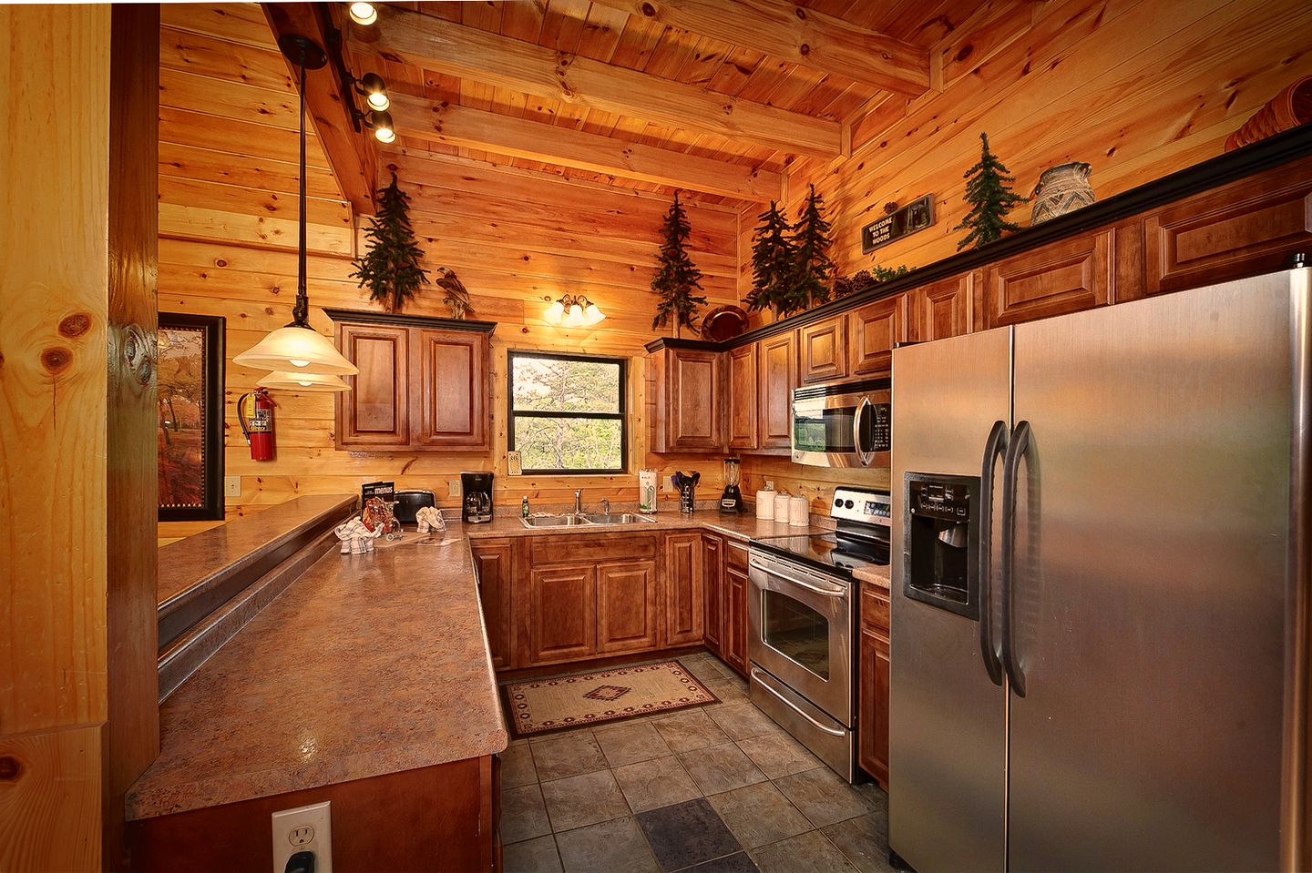 Amazing Cabin Rental with a Home Cinema for a Family Getaway near the Great Smokies, TN