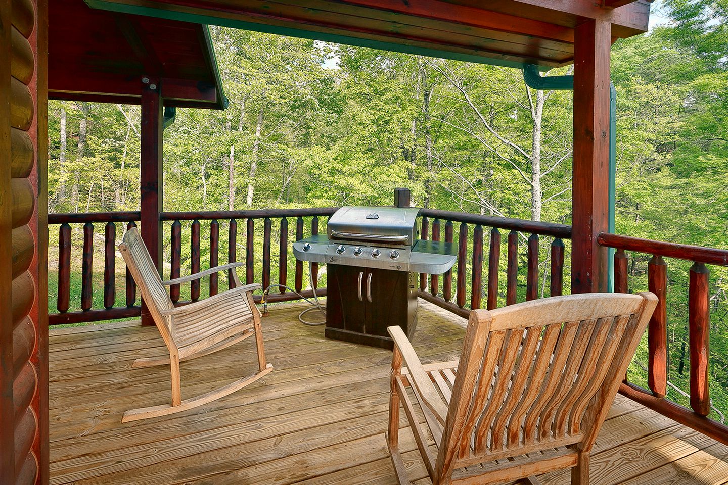 Amazing Cabin Rental with a Home Cinema for a Family Getaway near the Great Smokies, TN