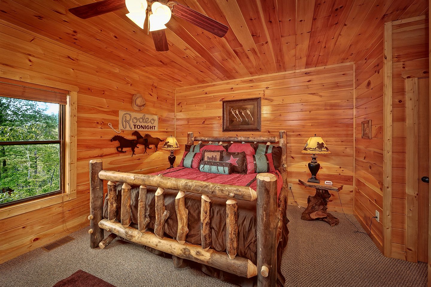 Amazing Cabin Rental with a Home Cinema for a Family Getaway near the Great Smokies, TN