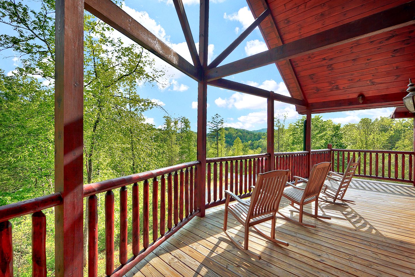 Amazing Cabin Rental with a Home Cinema for a Family Getaway near the Great Smokies, TN