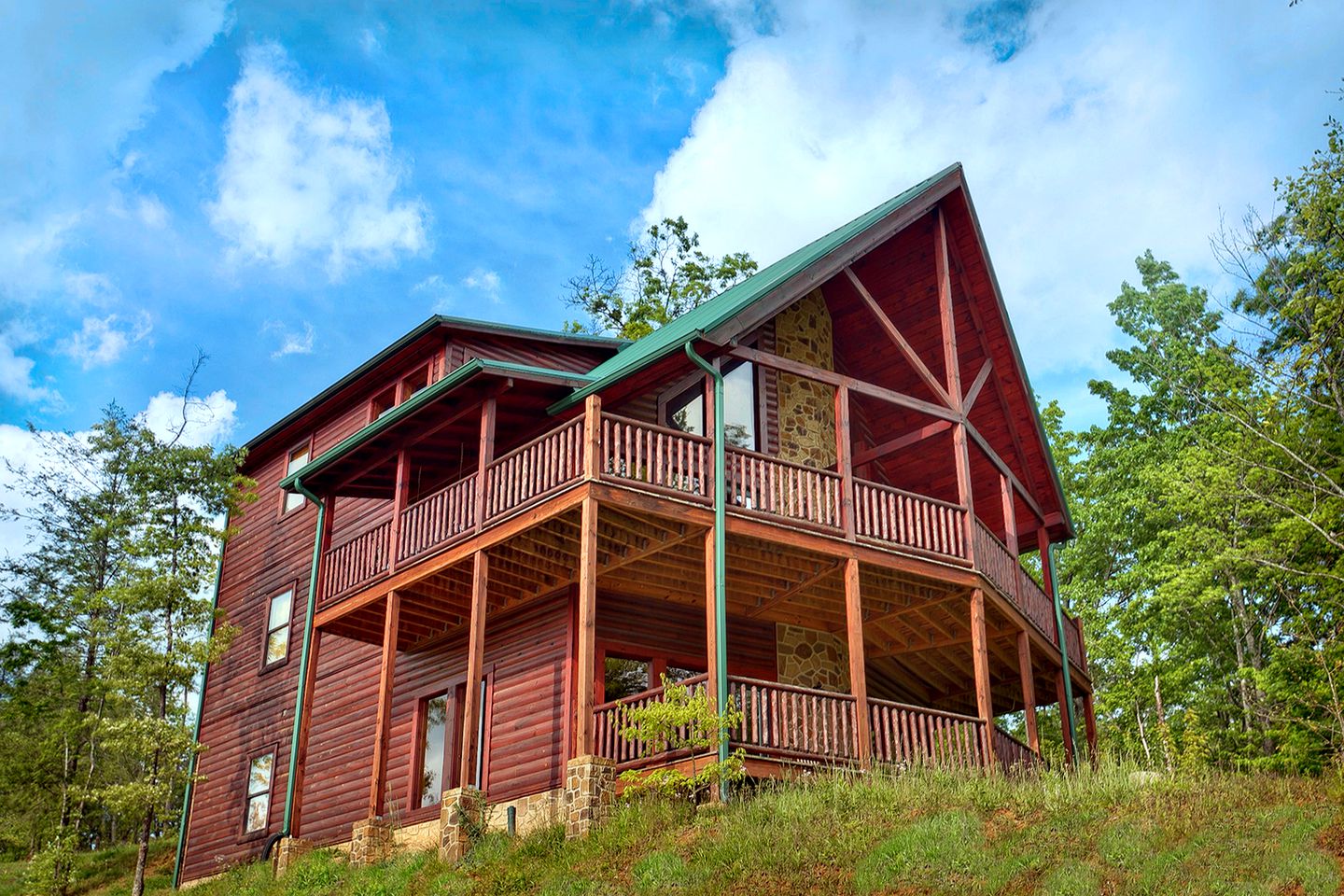 Amazing Cabin Rental with a Home Cinema for a Family Getaway near the Great Smokies, TN